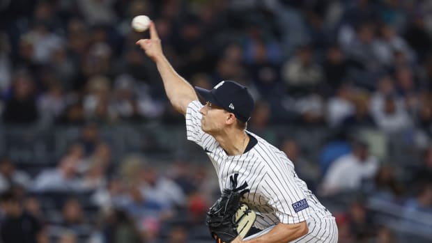 Sep 22, 2023; Bronx, New York, USA; New York Yankees starting pitcher Luke Weaver (30) delivers a pitch during the fifth inning against the Arizona Diamondbacks at Yankee Stadium.